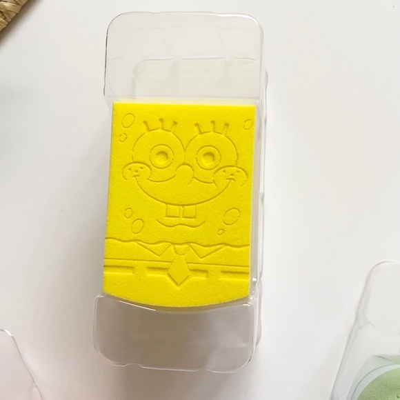 Wet n Wild x Spongebob Makeup Sponge - Picture 2 of 5